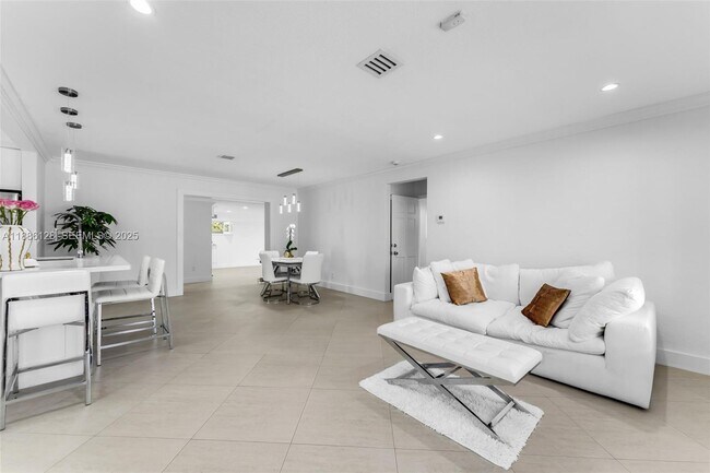 Building Photo - 4301 SW 85th Ave