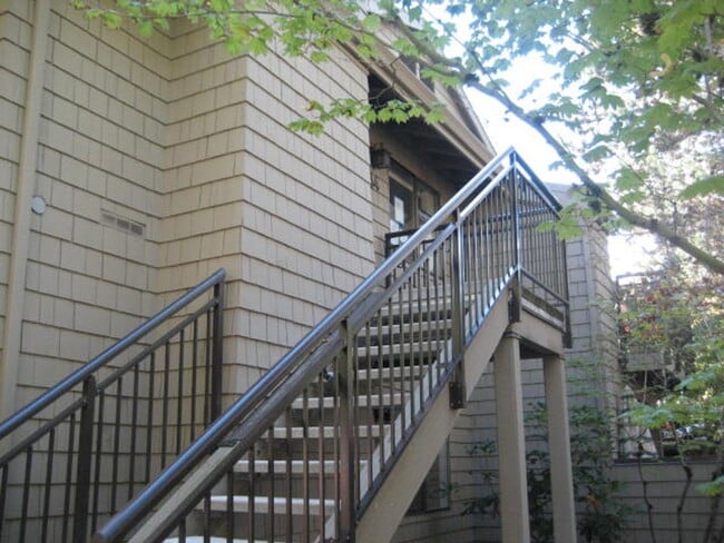 Building Photo - 44 Crestfield Ct