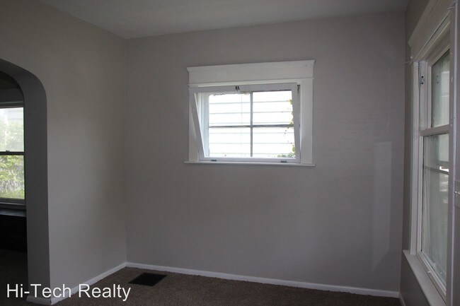 Building Photo - 3910 Carlyle Ave