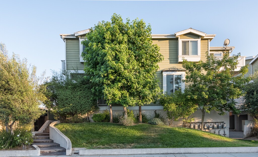 Primary Photo - 1208 Tennyson St