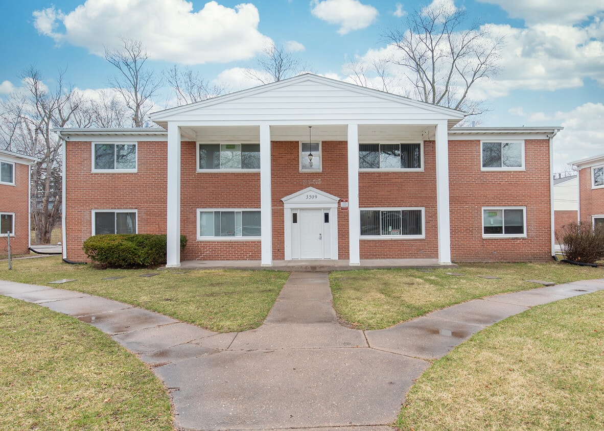 Candlelight Court Apartments Davenport, IA