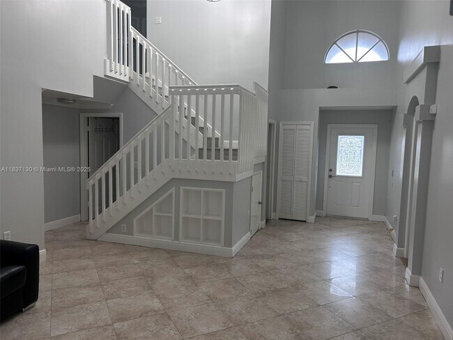 Foto del edificio - 18845 NW 2nd St