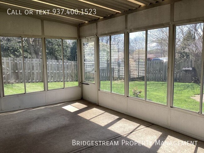 Building Photo - 4 Bedroom Home in Vandalia