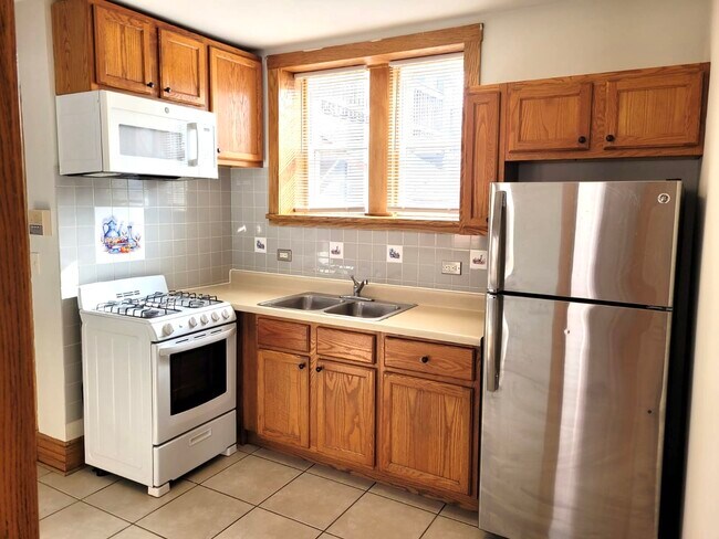Foto del edificio - 5041 W Dickens Ave