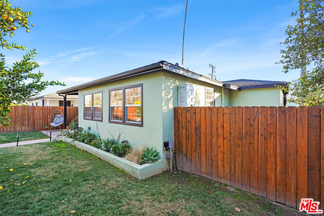 Building Photo - 14828 Saticoy St