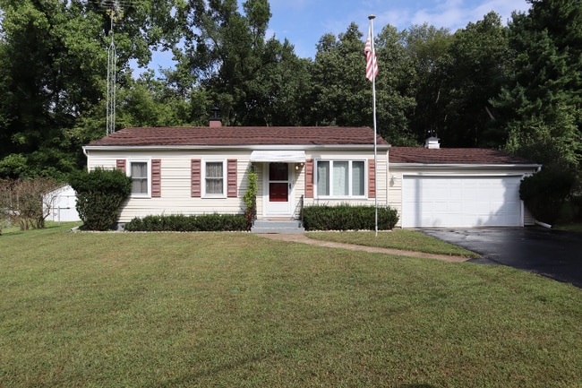 Building Photo - 275 Viking Dr