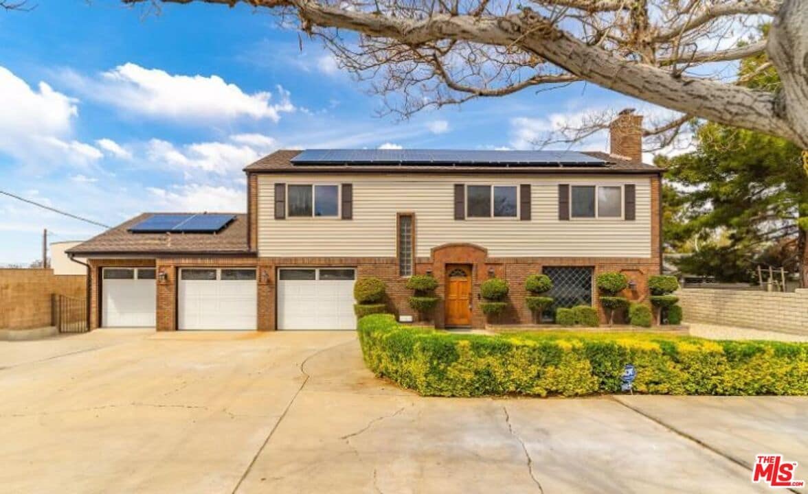 Foto principal - 1058 W Ave K