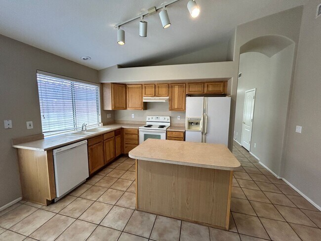 Foto del edificio - Warm, Inviting 3 Bed / 2bath Home in Canyo...