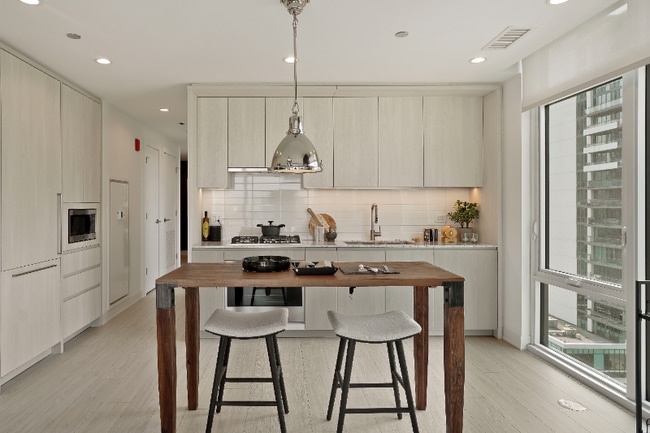 Building Photo - 352 N Union Ave