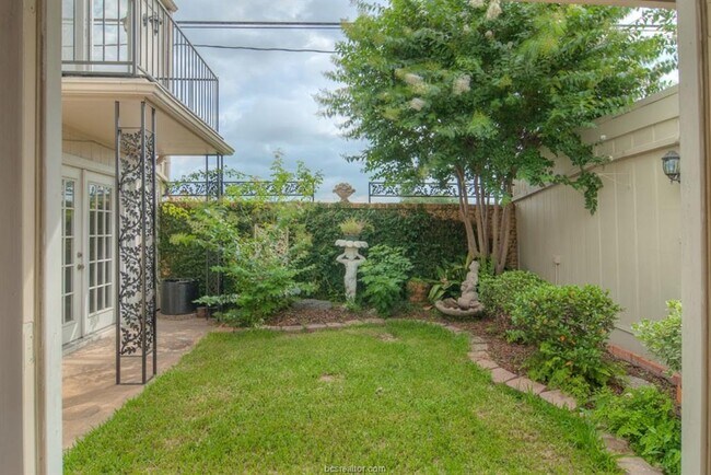 Foto del edificio - 2912 Cherry Creek Cir