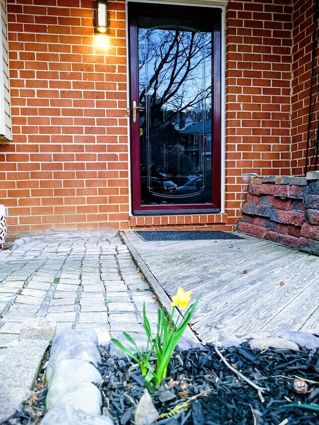 Foto del edificio - 683 Coates Ln