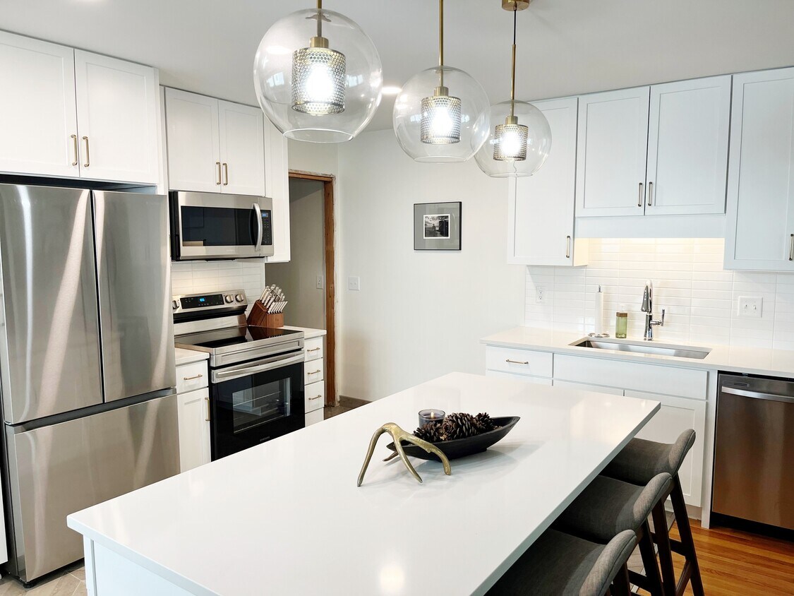 KITCHEN - 21 Sheridan Ave S