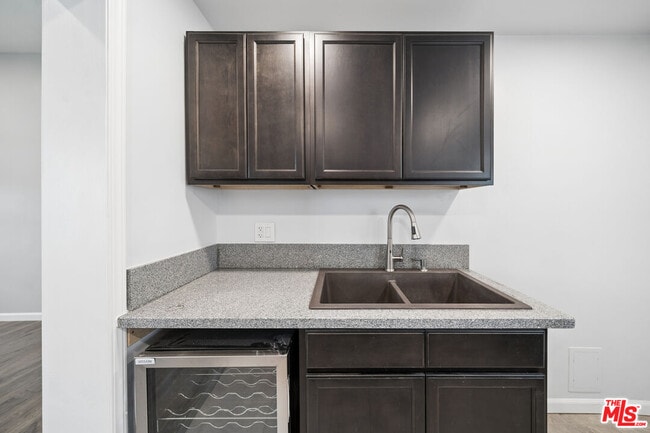 Foto del edificio - 1543 W 23rd St