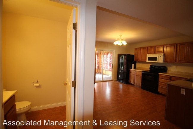Building Photo - 104 Stonebrook Dr