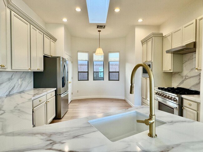 Foto del edificio - 5926 N Campo Abierto