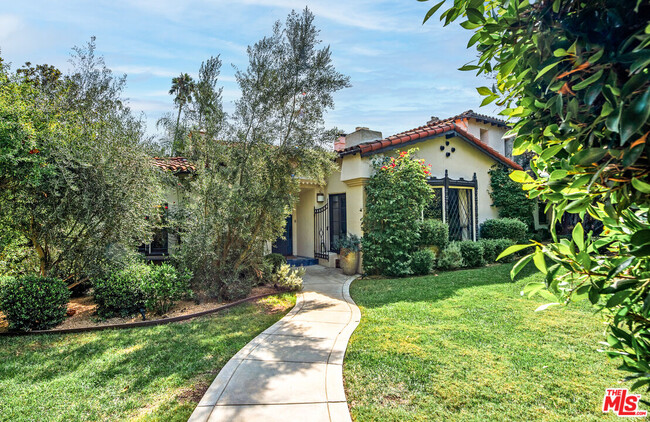Building Photo - 3588 Griffith Park Blvd