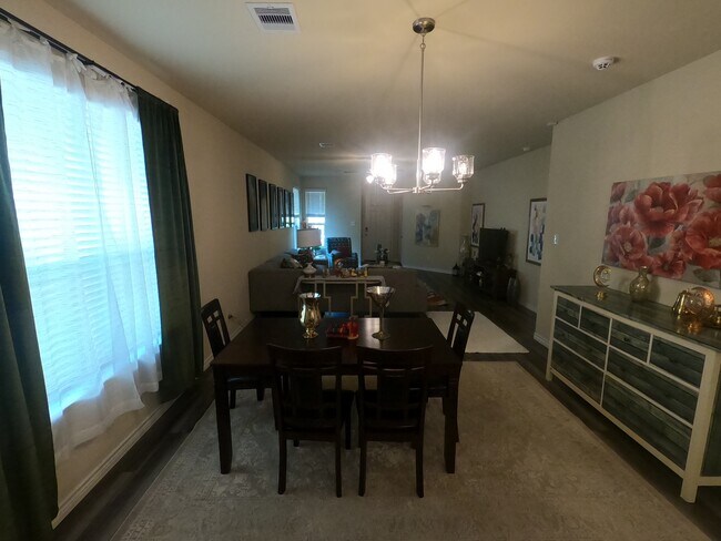 Foto del edificio - 835 Mineral Wells Ln