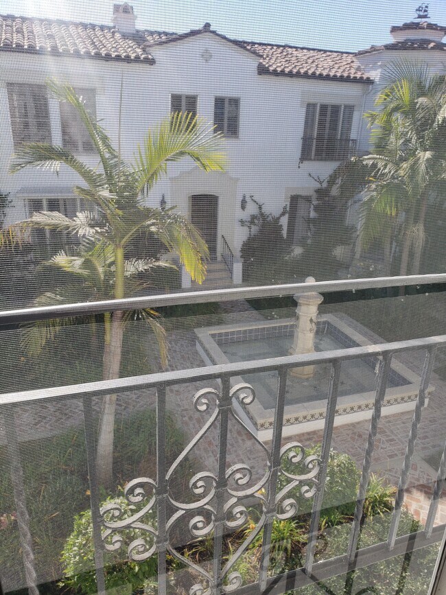 Foto del edificio - 1047 S Orange Grove Ave