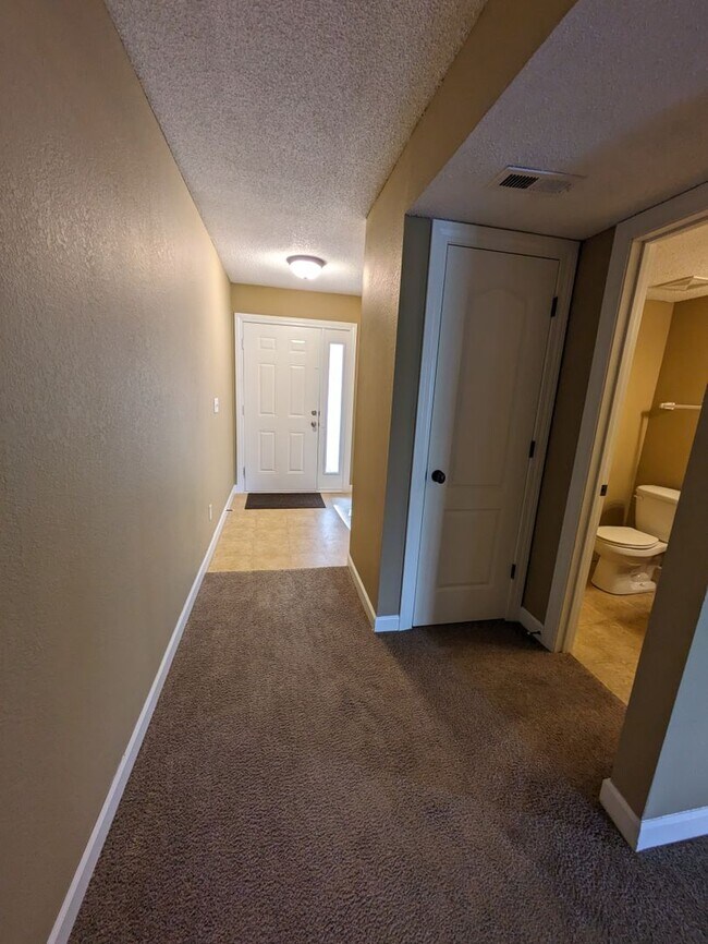 Foto del edificio - 805 SW Imperial Blue Springs, MO 64064