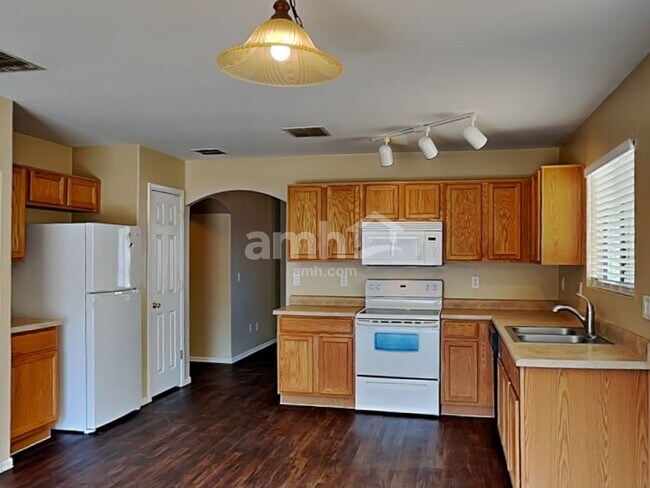 Foto del edificio - 655 W Cholla Crest Dr