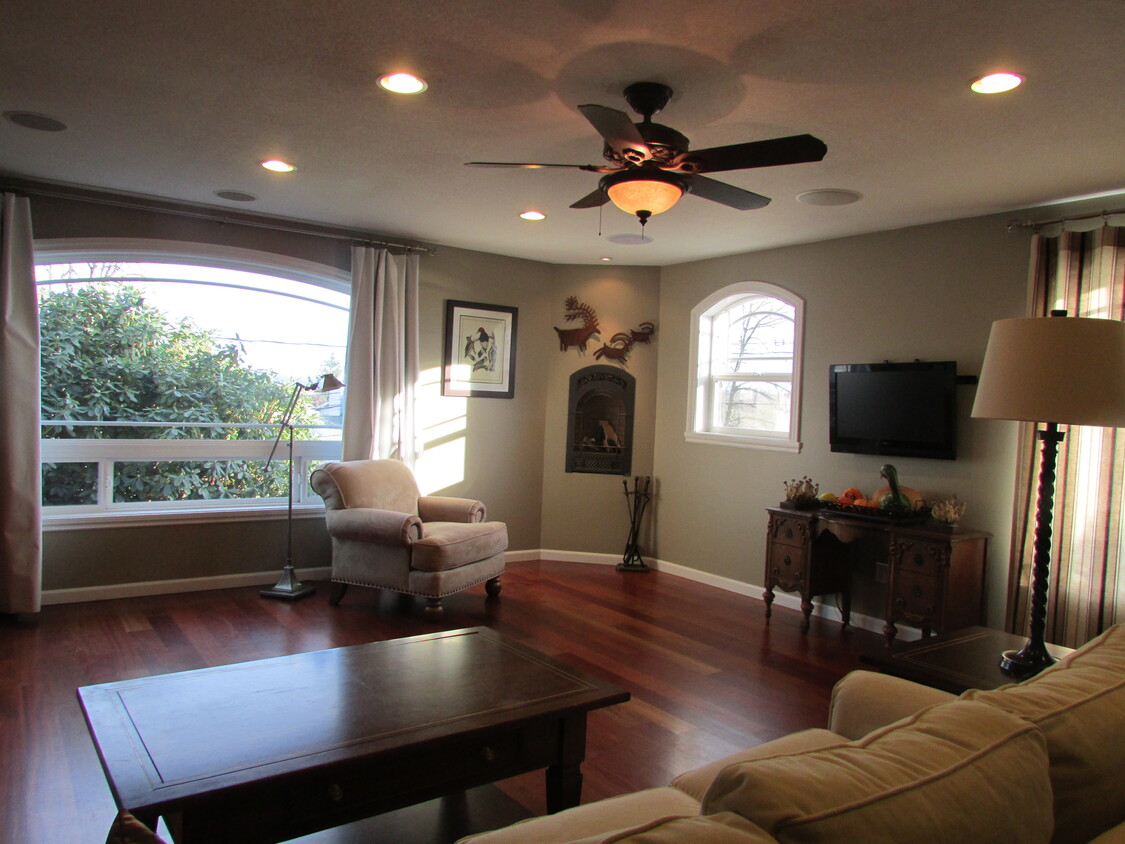 Primary Photo - 21029 NE Interlachen Ln