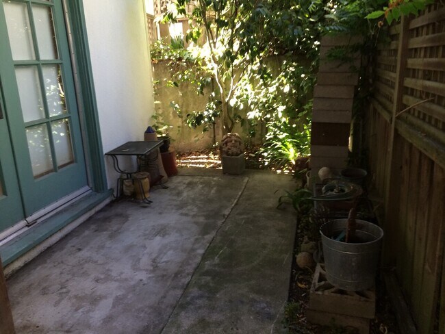 Foto del edificio - 1663 Euclid