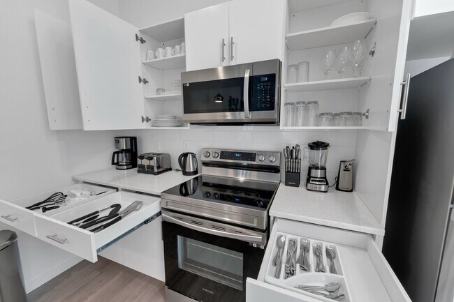 Building Photo - 340 Famagusta Dr