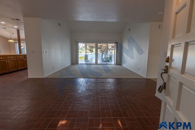Building Photo - Waterfront North Lake Home for Rent