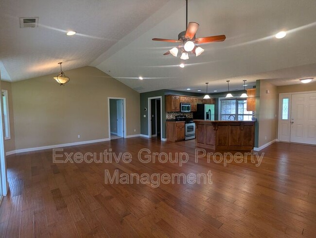 Foto del edificio - 120 Victory Lake Dr