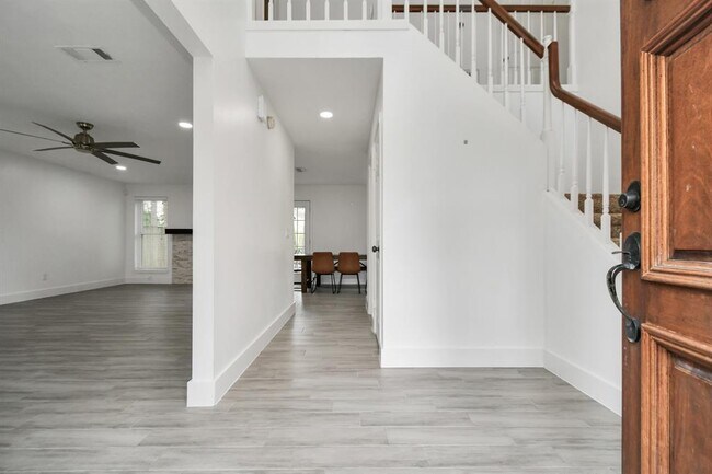 Building Photo - 11407 Sky Way Dr