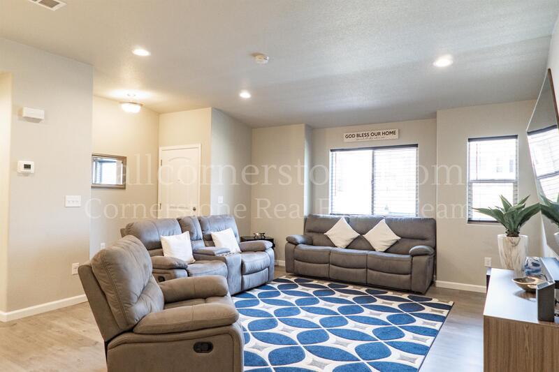 Primary Photo - 1055 Petra Heights