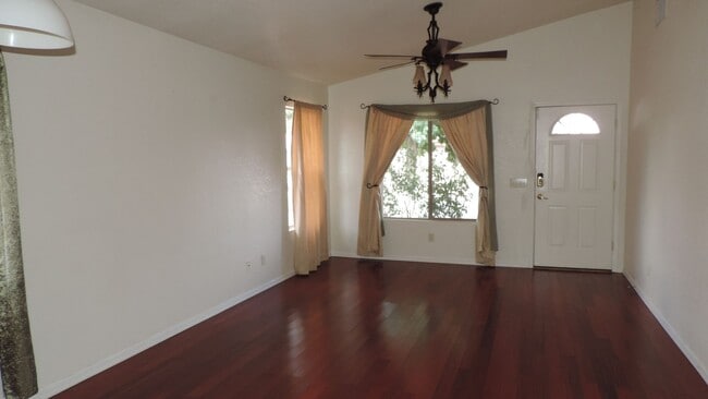 Building Photo - Chaparral Village North 3 bedroom home