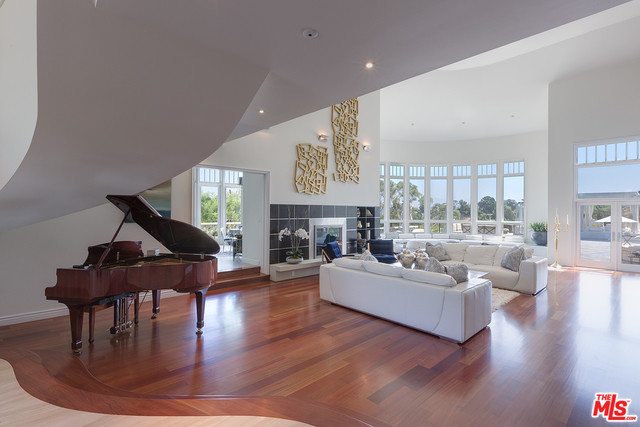 Building Photo - 4630 ENCINO Ave