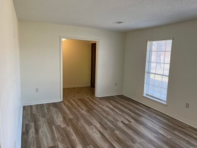 Foto del edificio - 1803 Meadowlake Rd