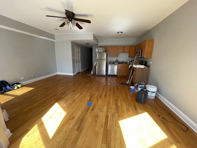 Foto del edificio - 3 bedroom in Chicago IL 60637