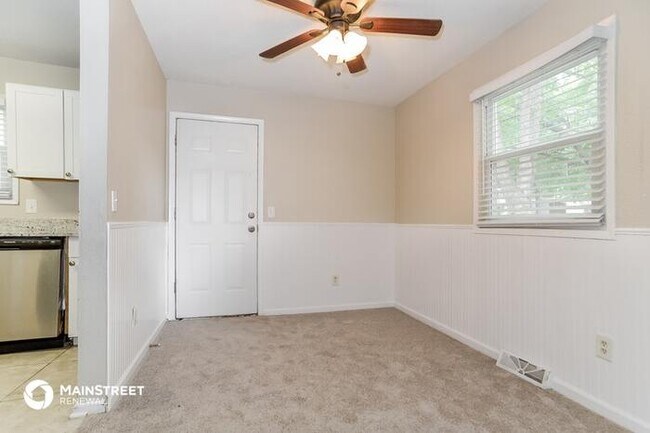 Building Photo - 5120 NE San Rafael Dr, Kansas City, MO 64119