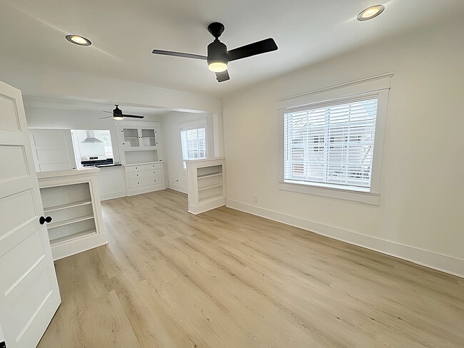Building Photo - 657 Navy St