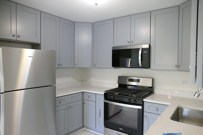 Foto del edificio - 1076 Crestwood Ln