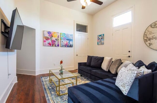 Building Photo - Historic, Renovated 3BR with Wrap-Around B...