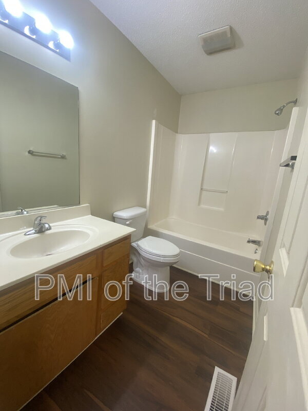 Foto del edificio - 309 Swing Dairy Rd