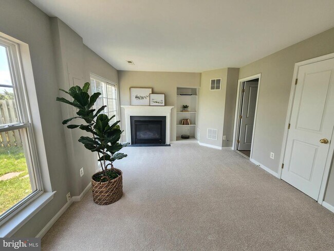 Building Photo - 9211 Cascade Falls Dr