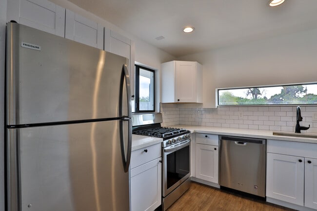 Building Photo - 509 W Hazelwood St