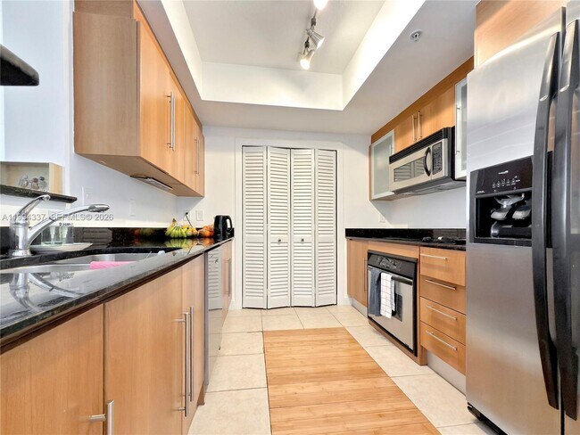 Foto del edificio - 335 S Biscayne Blvd