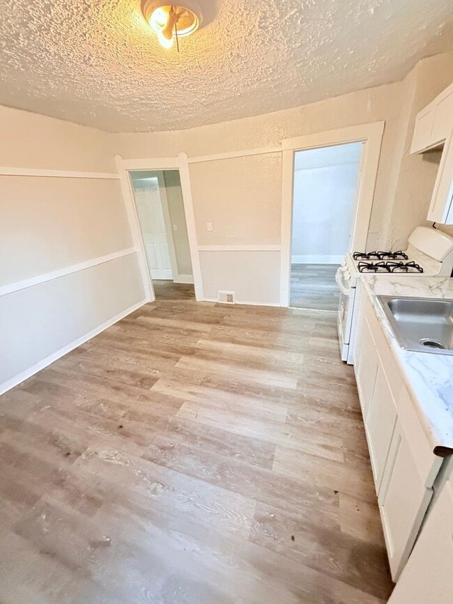 Foto del edificio - 3119 W 68th St