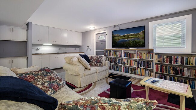 Foto del edificio - 321 E Jefferson St