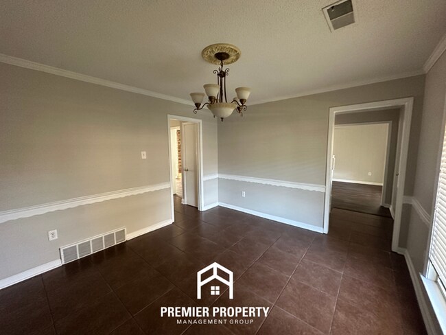 Foto del edificio - 2714 Gerald Ford Dr W