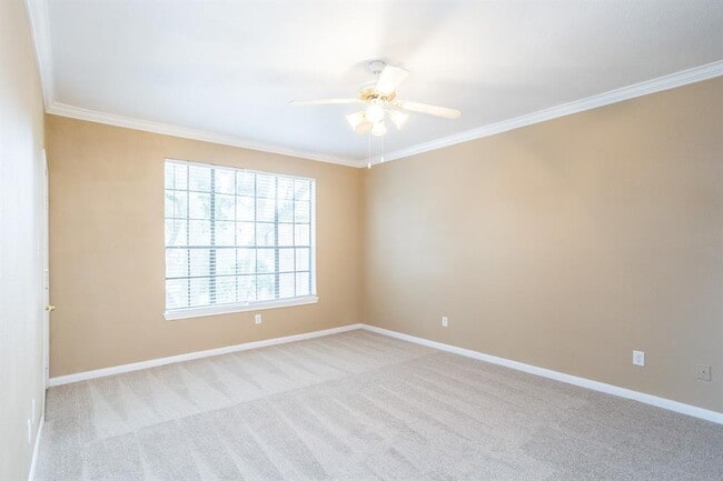 Building Photo - 2255 Braeswood Park Dr