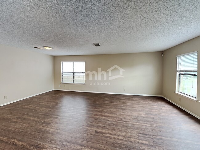 Building Photo - 6678 Snow Meadow Dr