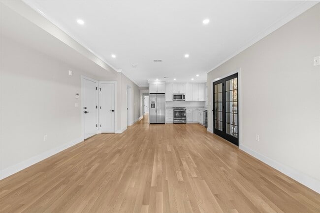 Building Photo - 279 Lamartine St