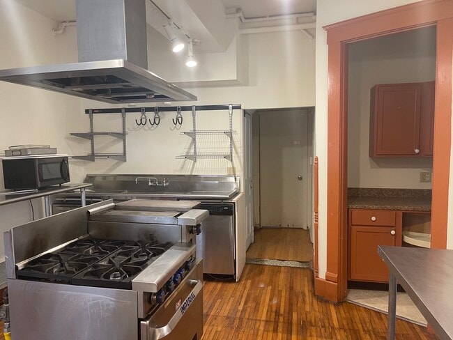 Building Photo - 508 W Elm St